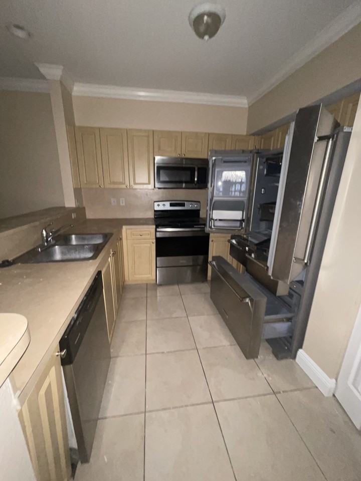 2324 Southeast 23rd Avenue #2324 - Photo 5 of 18