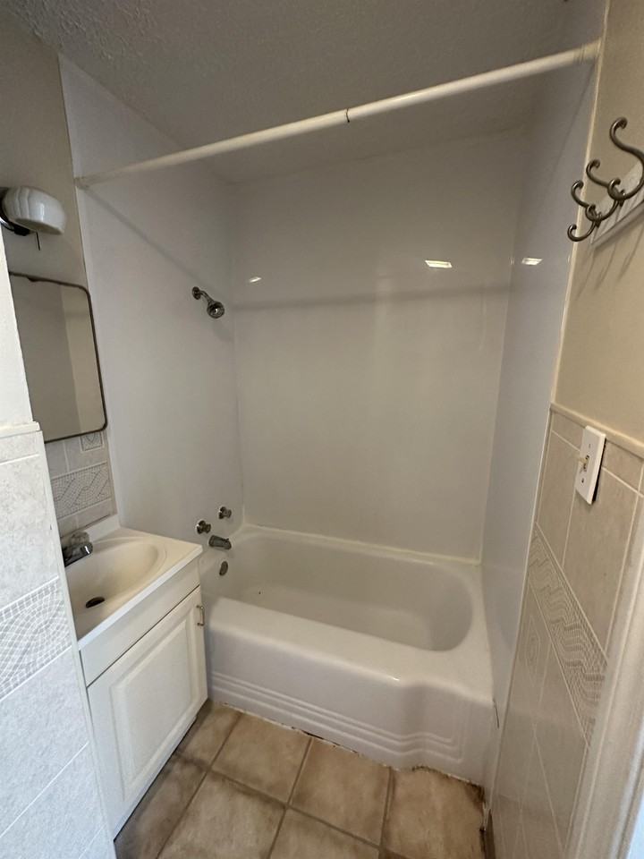 835 12th Ave #3 - Photo 5 of 7