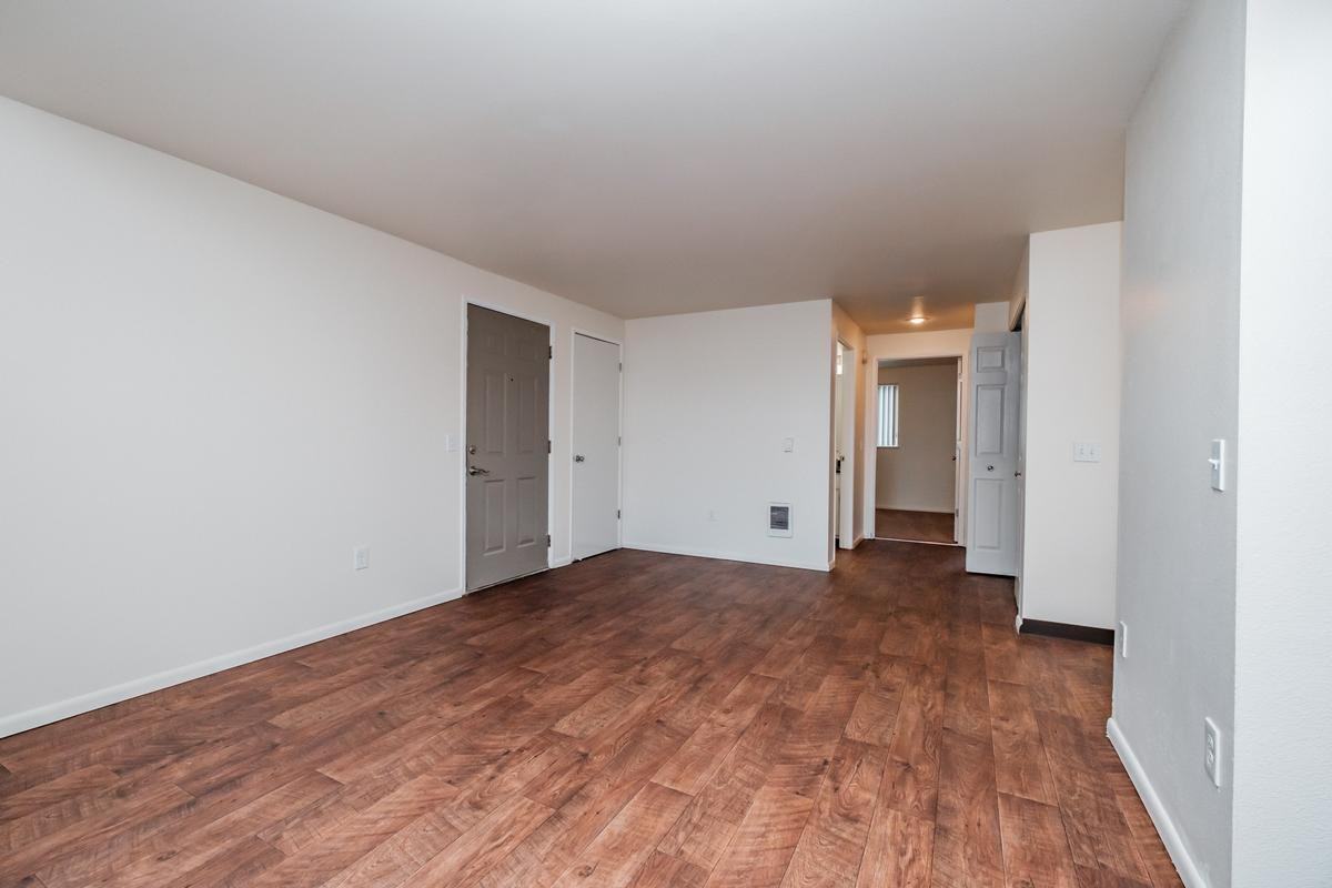 2675 Northeast Lancaster Street - Photo 5 of 27