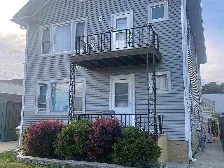 2114 45th St - Photo 2 of 2