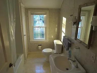 1406 Berkshire Ave - Photo 3 of 7