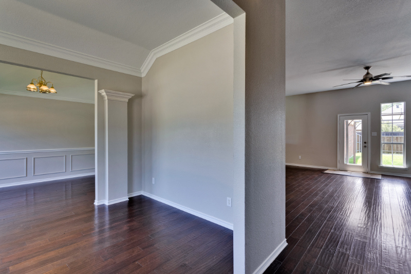 1305 Ballantrae Dr - Photo 3 of 23