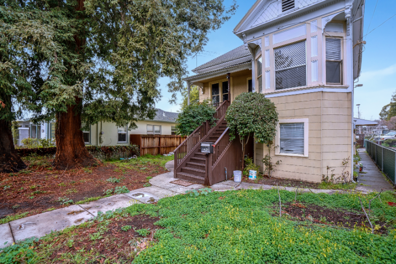 1426 C St - Photo 2 of 23