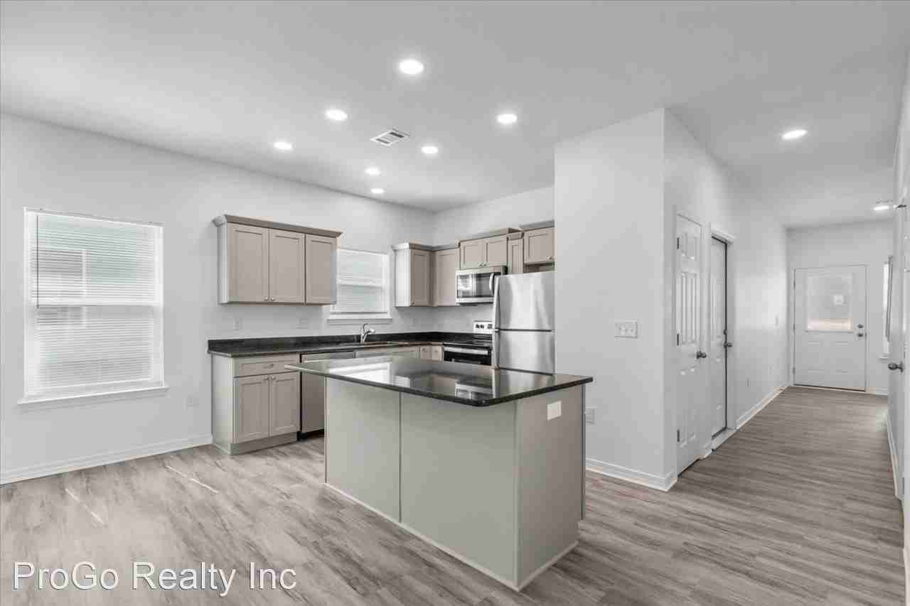 6329 Long St - Photo 3 of 23