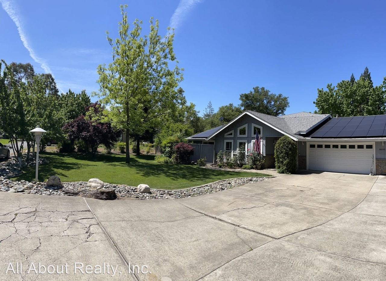 8600 Vane Ct - Photo 3 of 39