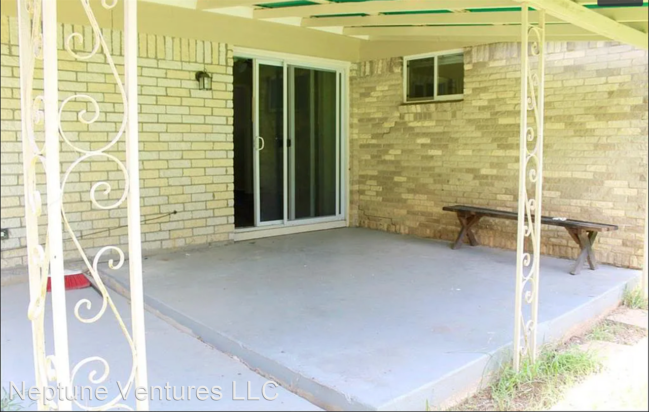 714 Hughes Dr - Photo 3 of 10