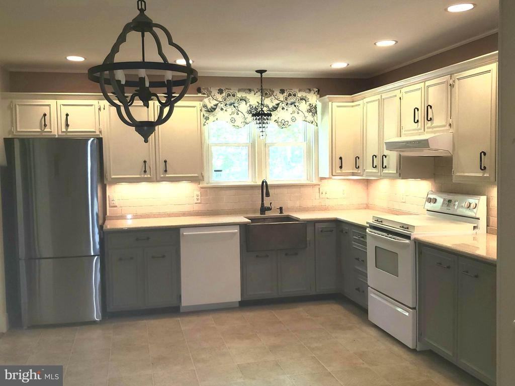 1712 Collingwood Rd - Photo 2 of 12