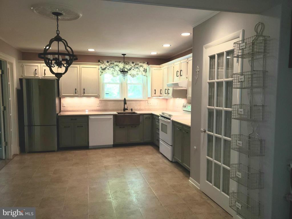 1712 Collingwood Rd - Photo 3 of 12