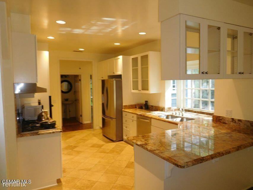 818 N Beverly Glen Blvd - Photo 3 of 10