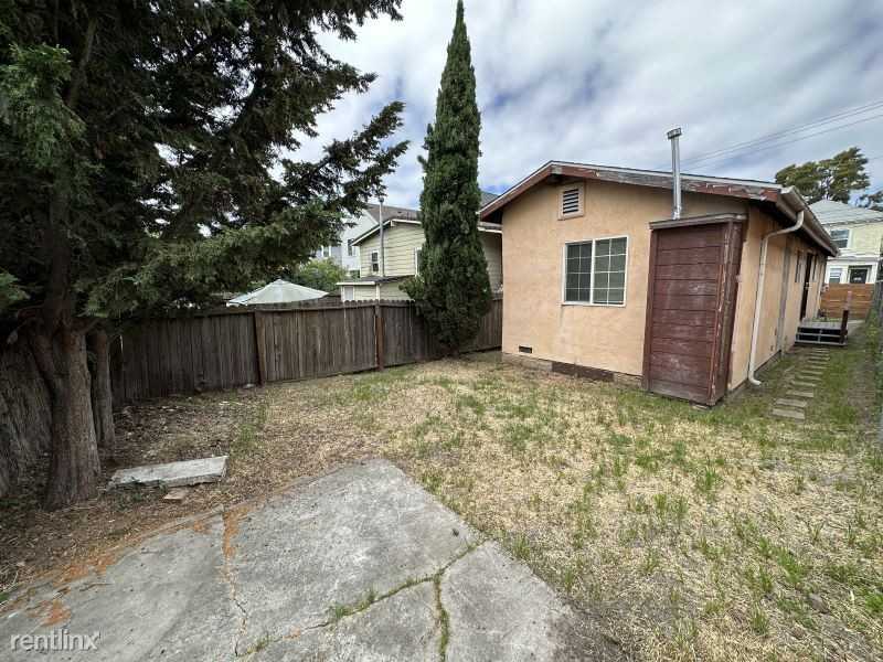 863 Athens Ave - Photo 3 of 10