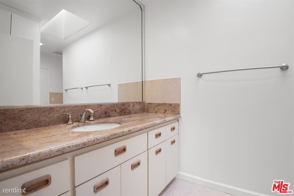 2333 Bronson Hill Dr - Photo 3 of 10