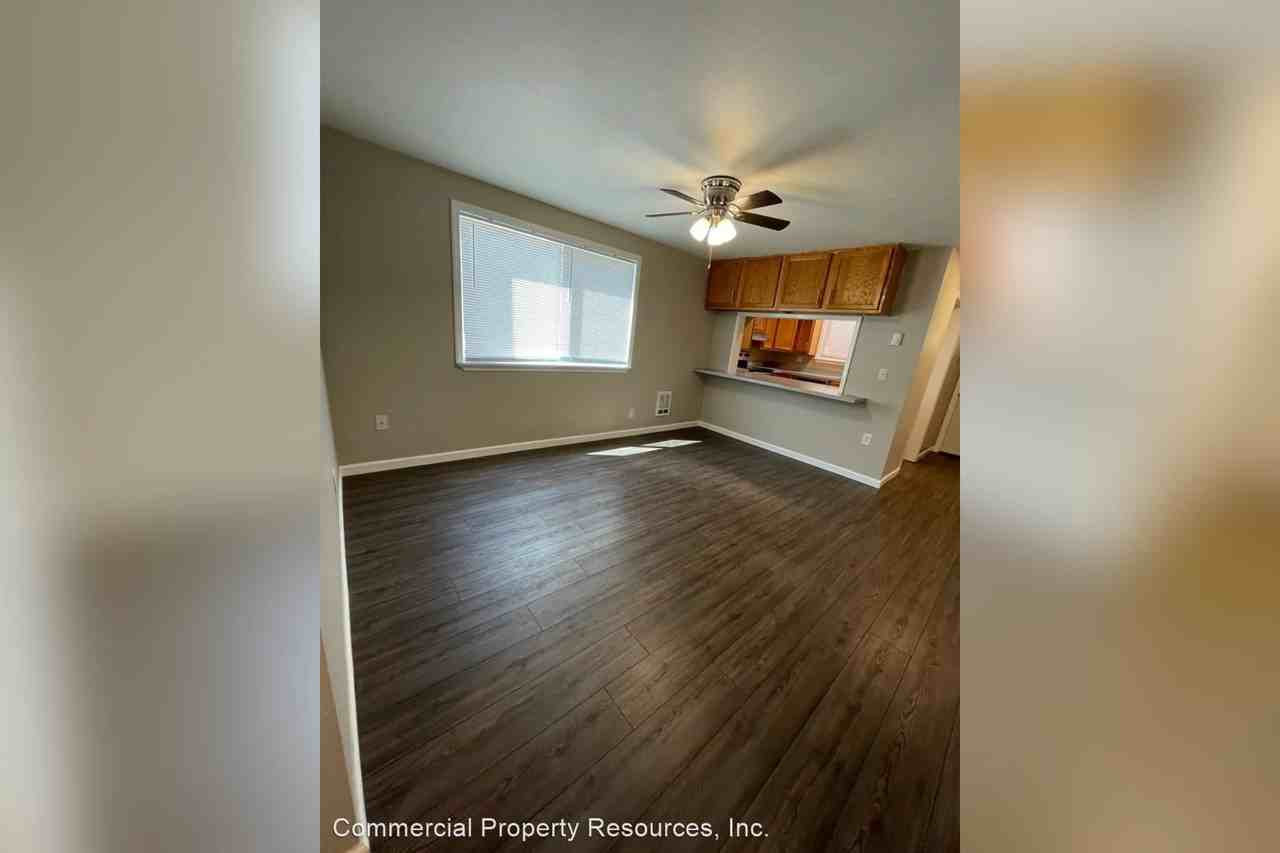 1810 32nd Place NE 3294-3332 Sunnyview Road NE - Photo 3 of 11