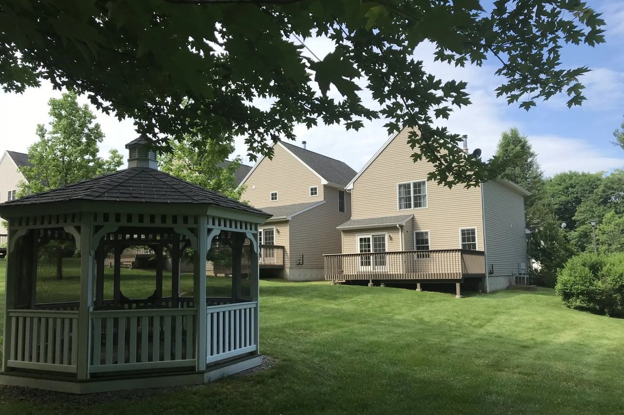 32 Copper Beech Ln - Photo 3 of 29