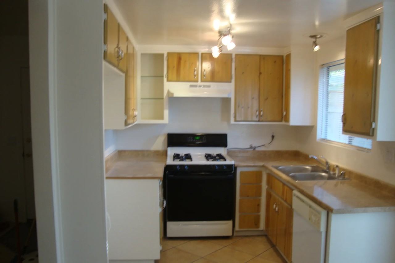 256 S Santa Fe Ave - Photo 2 of 9