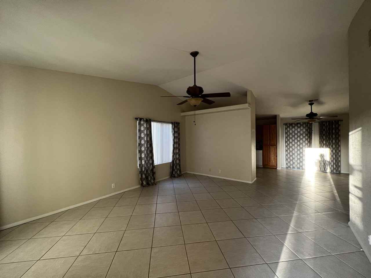 4408 S Caitlan Ave - Photo 3 of 21