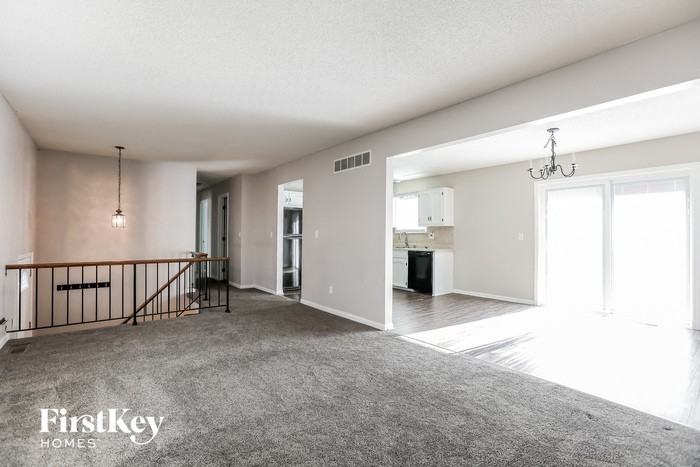 7119 N Shannon Ave - Photo 3 of 15