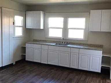 566 Florence St - Photo 2 of 9