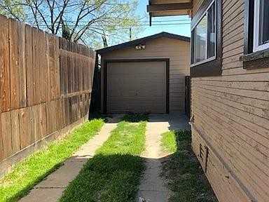 566 Florence St - Photo 3 of 9