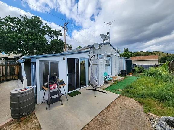 23140 Schumann Rd - Photo 2 of 9