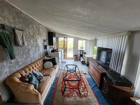 23140 Schumann Rd - Photo 3 of 9