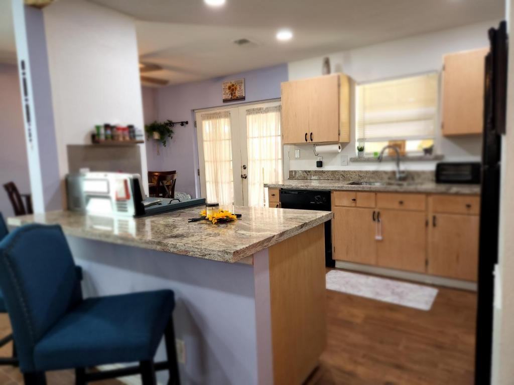 2206 Treasure Hills Blvd - Photo 2 of 14