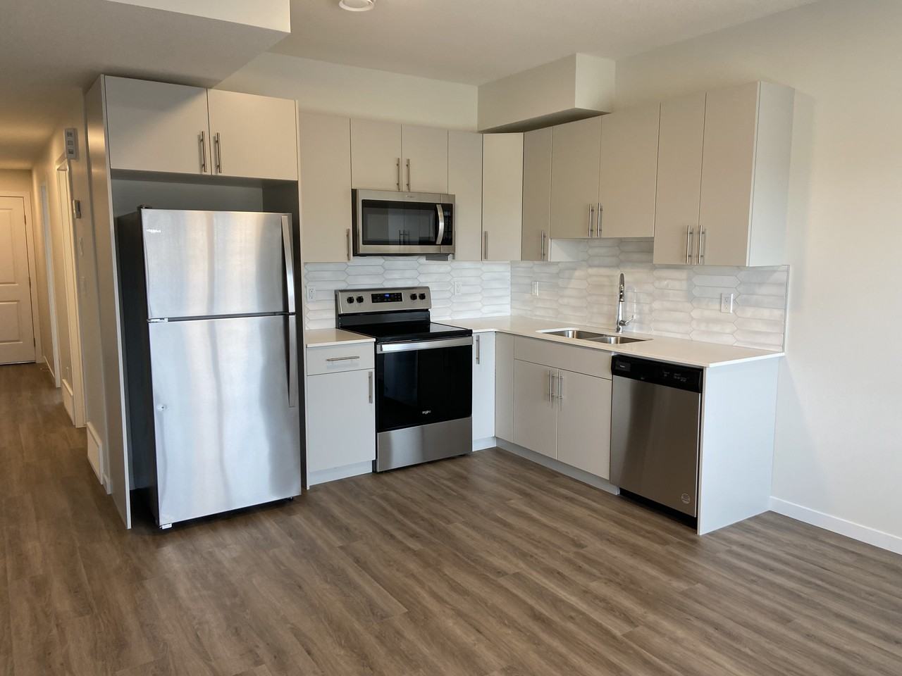 402 Pioneer Rd - Photo 2 of 10
