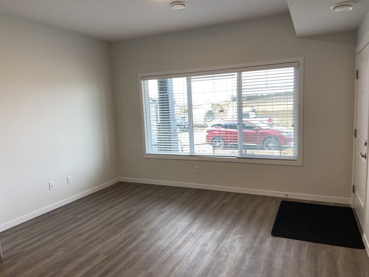 402 Pioneer Rd - Photo 3 of 10