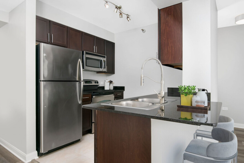 216 W Wells St - Photo 3 of 20