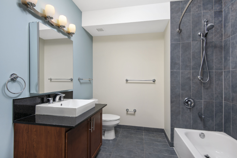 216 W Wells St - Photo 7 of 20