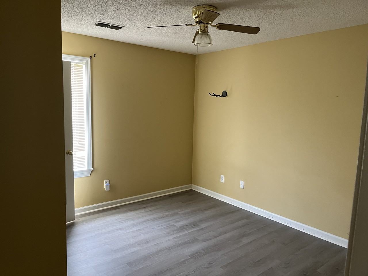 264 Bloomington Dr #NA - Photo 3 of 7