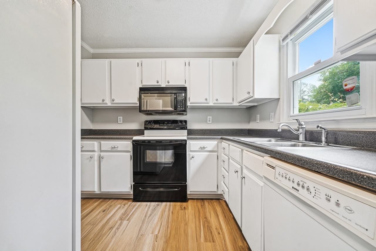 646 Middleton Ave #1 - Photo 5 of 24