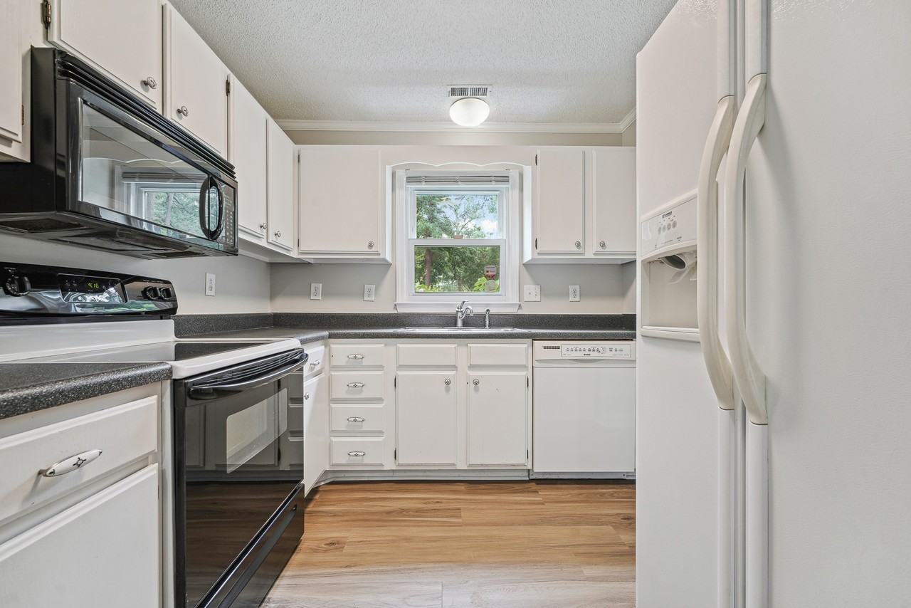 646 Middleton Ave #1 - Photo 6 of 24