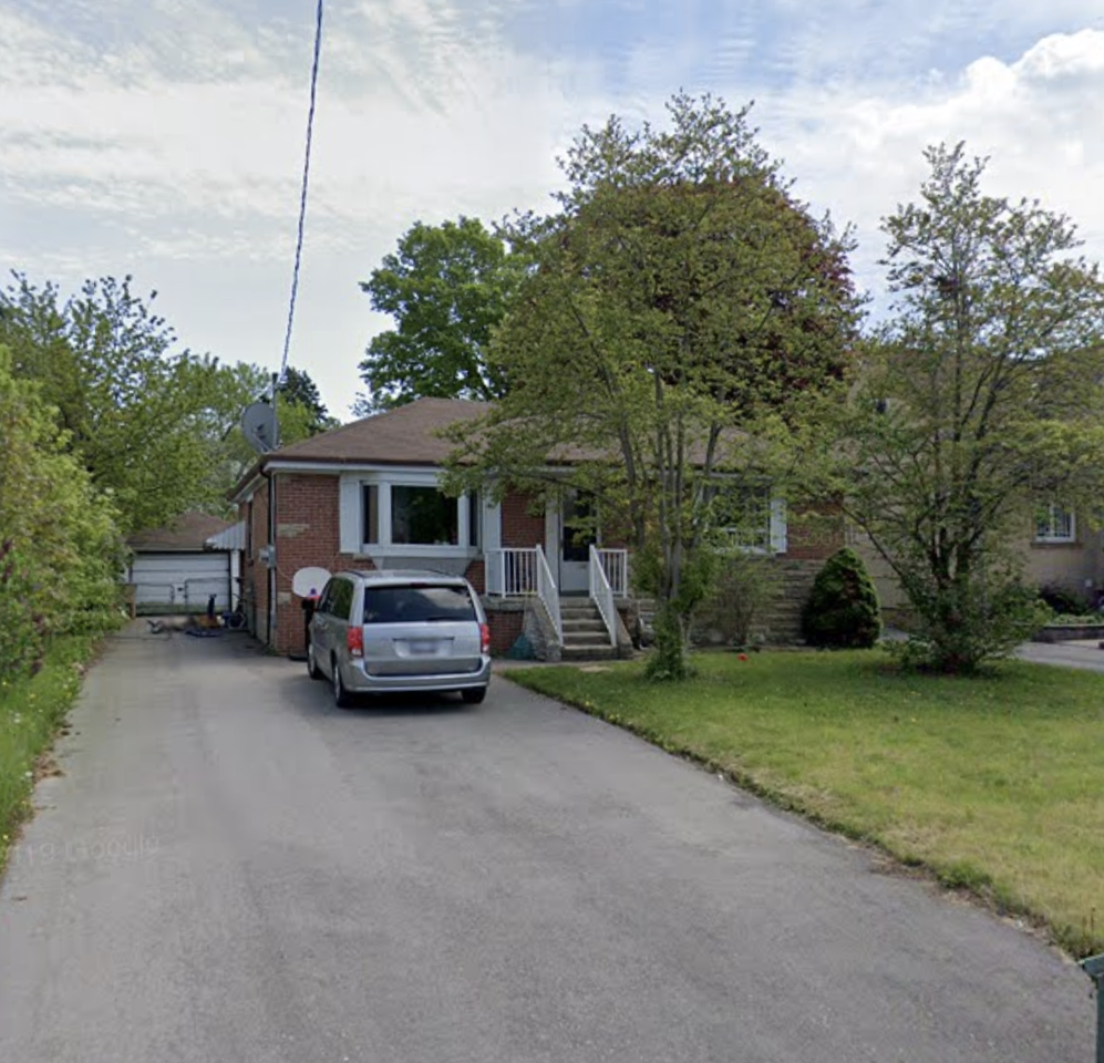 27 Granard Boulevard, Toronto, ON M1M 2E2 2 Bedroom House for 1,750