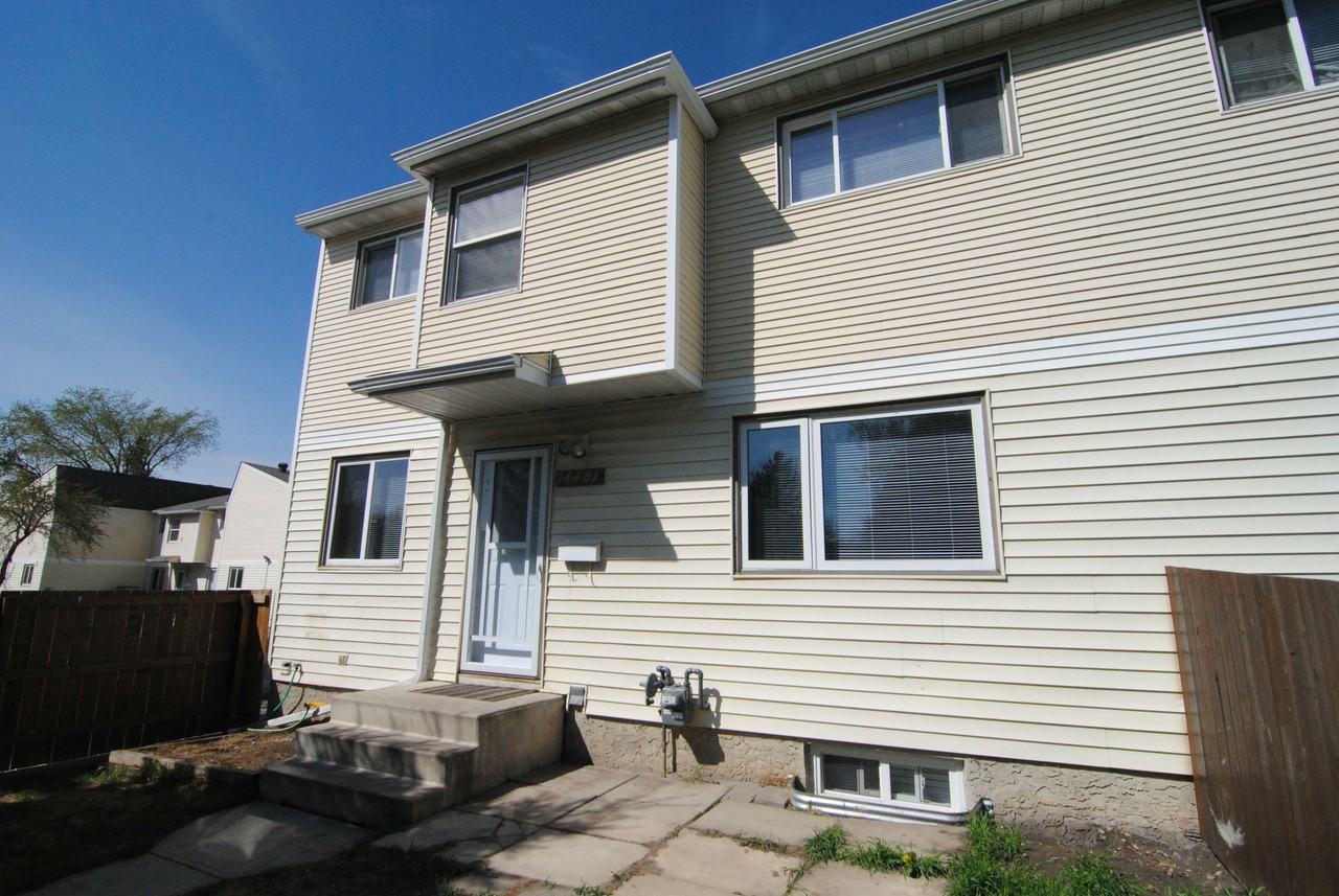 Spacious 3 Bed 1.5 Bath Townhouse!*Fenced Yard*Partially Finished