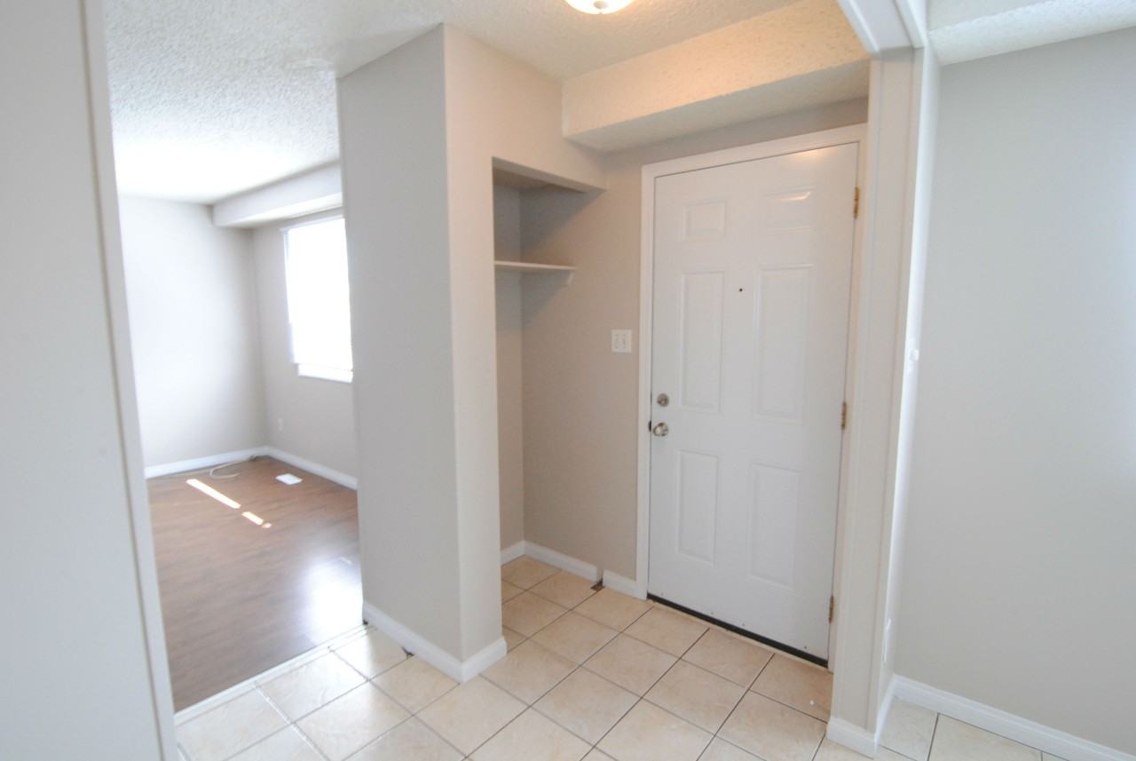 Spacious 3 Bed 1.5 Bath Townhouse!*Fenced Yard*Partially Finished Basement* - Photo 2 of 20