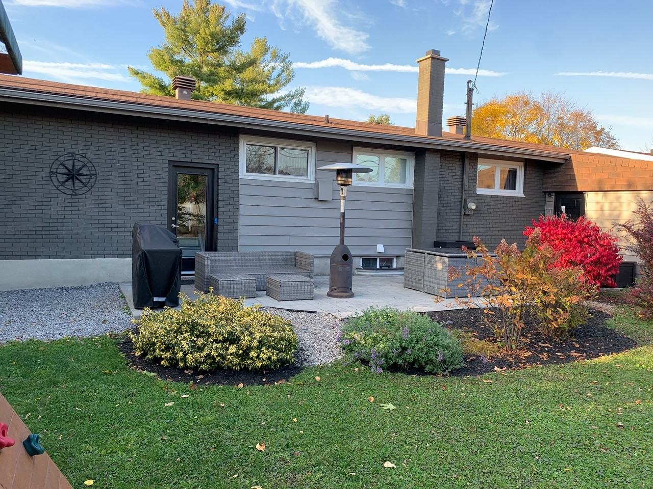 77 Hilliard Avenue - Photo 2 of 10