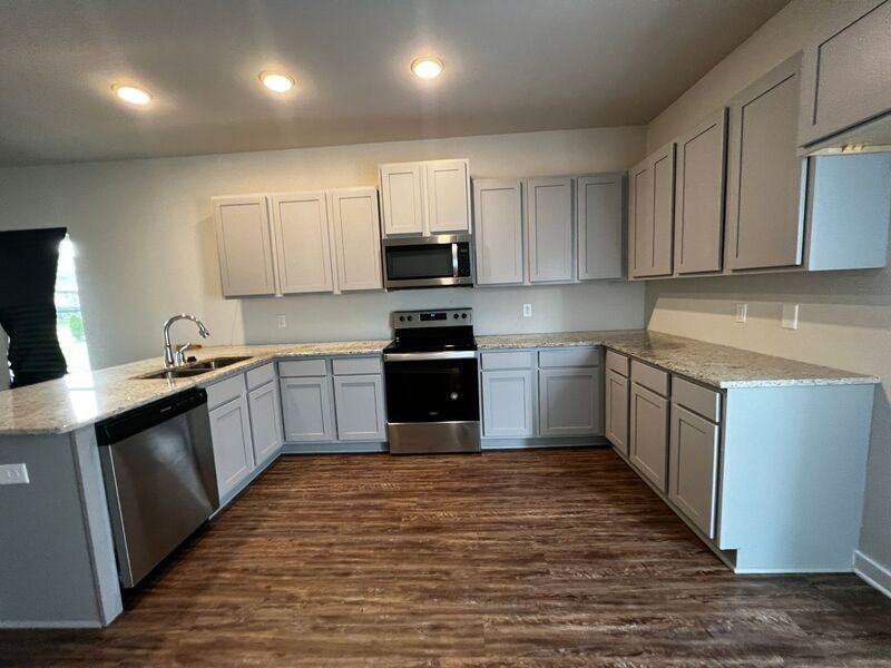 410 Edgebrook Dr Sw - Photo 2 of 25