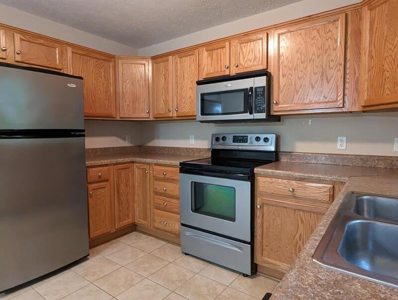 726 Crestwood Cir - Photo 3 of 15