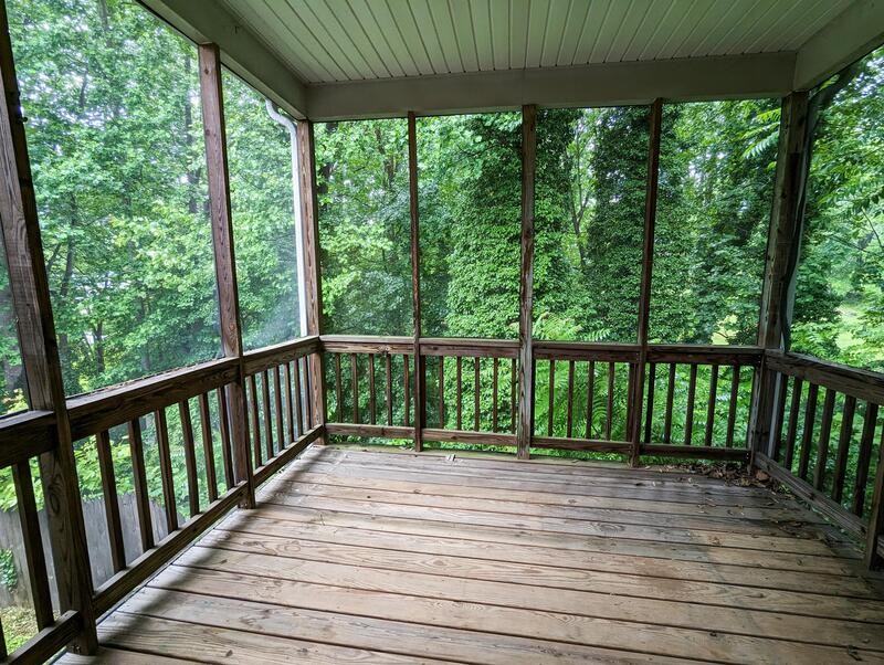 726 Crestwood Cir - Photo 4 of 15