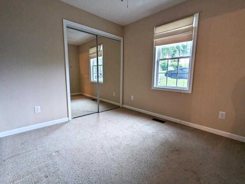 726 Crestwood Cir - Photo 5 of 15