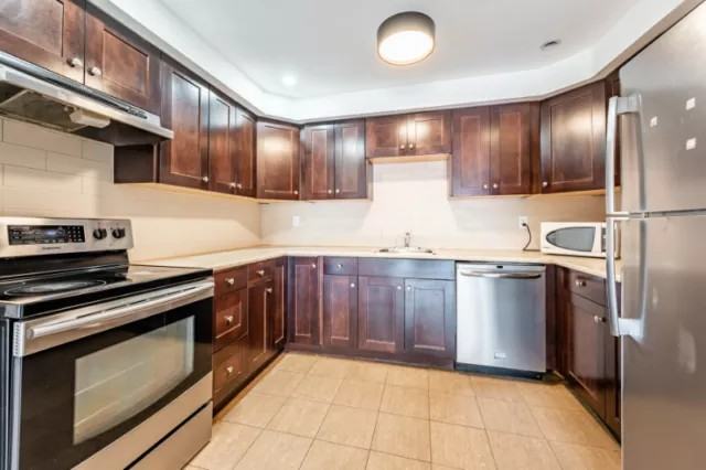 433 Queen Street West - Photo 2 of 14