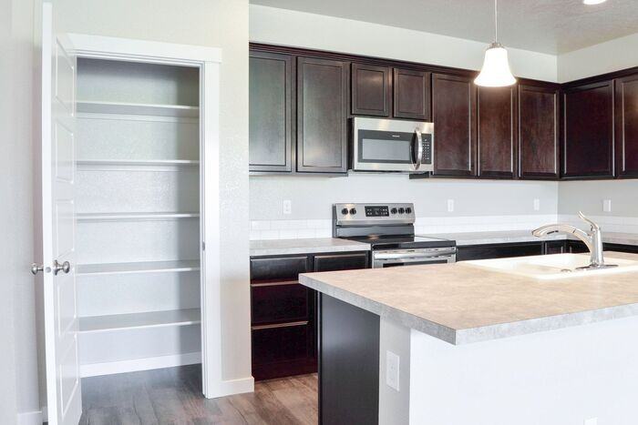 6022 N Hampstead Ave - Photo 2 of 41