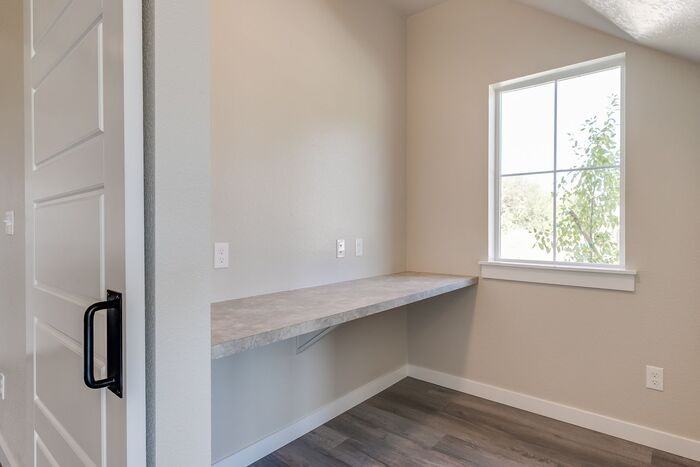 6022 N Hampstead Ave - Photo 3 of 41