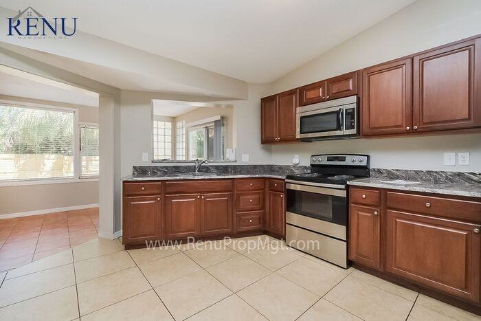 7623 Bramblewood Dr - Photo 2 of 17