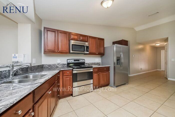 7623 Bramblewood Dr - Photo 3 of 17