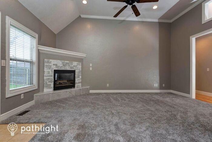 2106 E Robin St - Photo 3 of 13