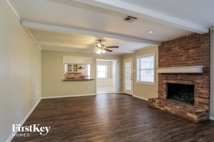 11914 Gardenglen Dr - Photo 3 of 15