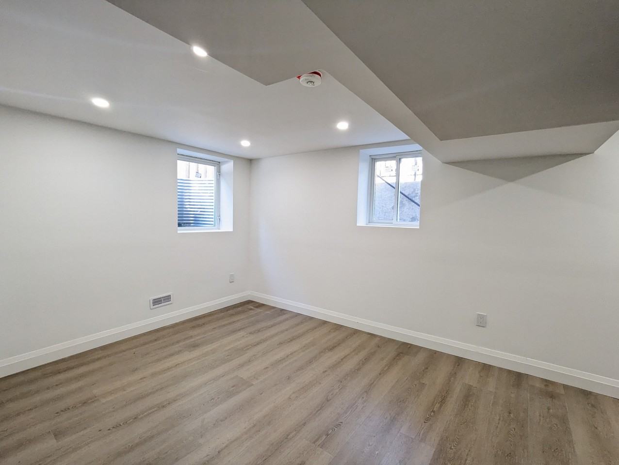 2659 Fonthill Drive - Photo 2 of 5