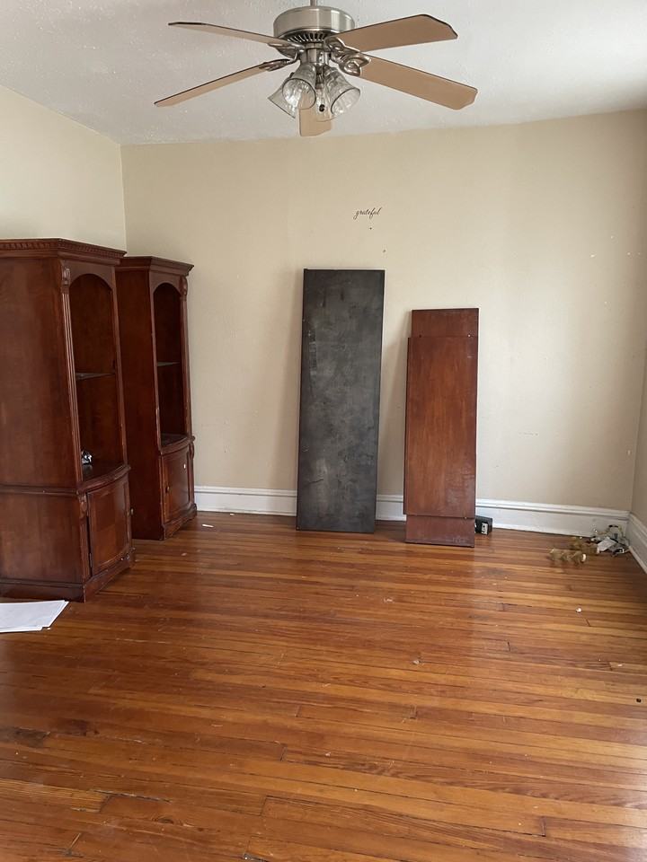 1383 Blackstone Ave - Photo 3 of 7