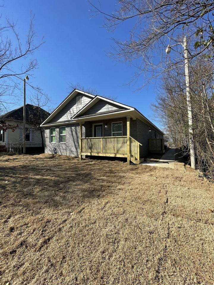 1915 U Street South #A - Photo 2 of 11